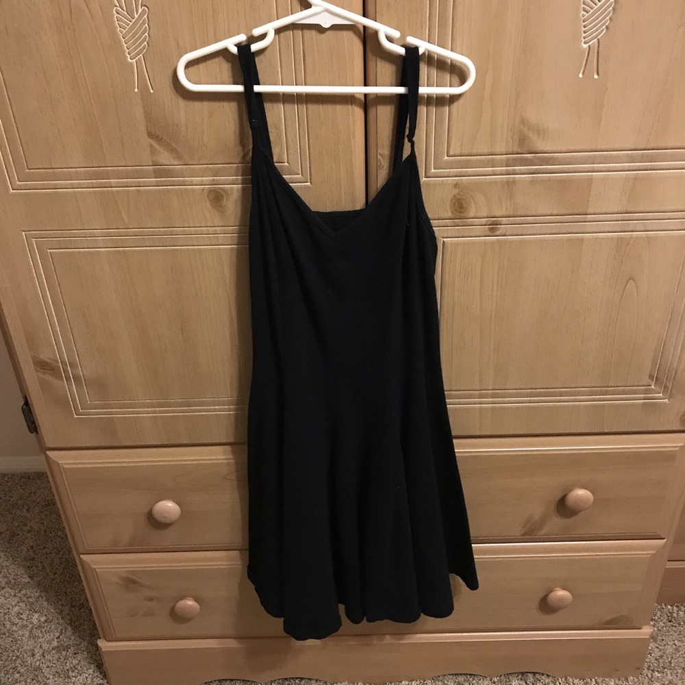 v cut black strappy t shirt dress